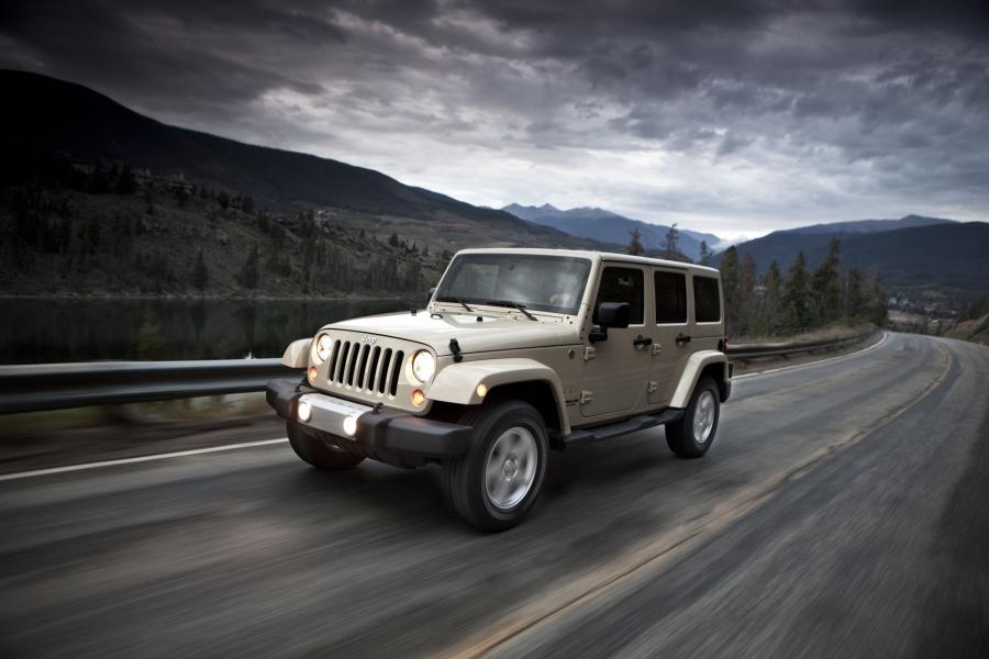  Jeep Wrangler Sahara Unlimited 2011 года  (фото 10 из 19)